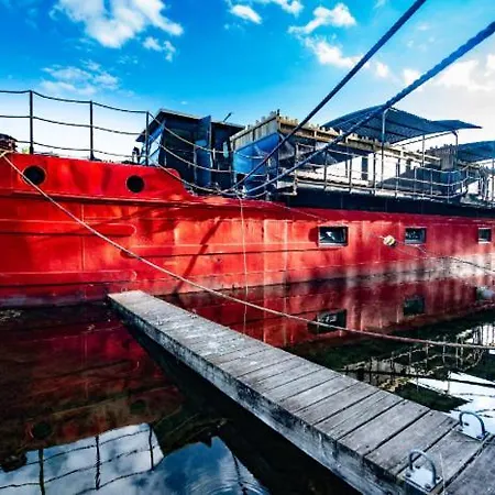 Apartment La Peniche De Fabrice Avec Jacuzzi Privatif