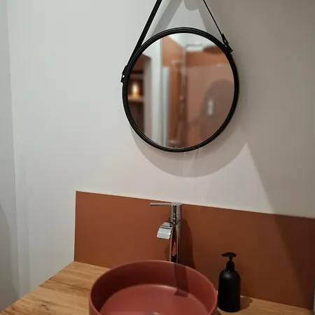 La Peniche De Fabrice Avec Jacuzzi Privatif Apartment *